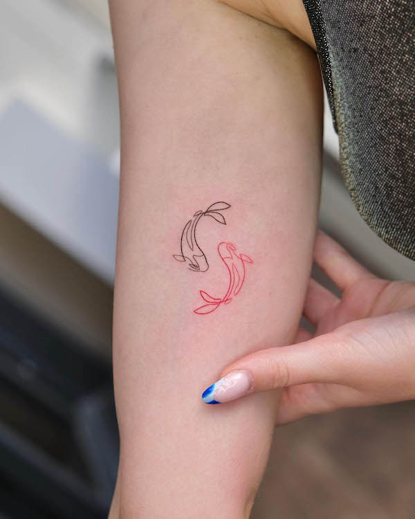 Tatuaggio di pesce koi Yin yang di @berkayerkul