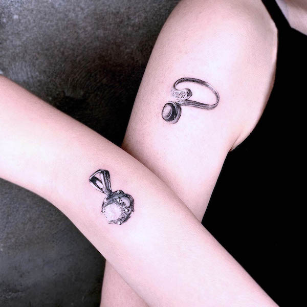 Anelli di diamante abbinati ai tatuaggi di @tattooist_f.59