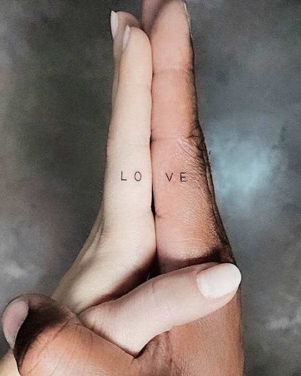 Tatuaggi con fedi d'amore di @inkedbylav