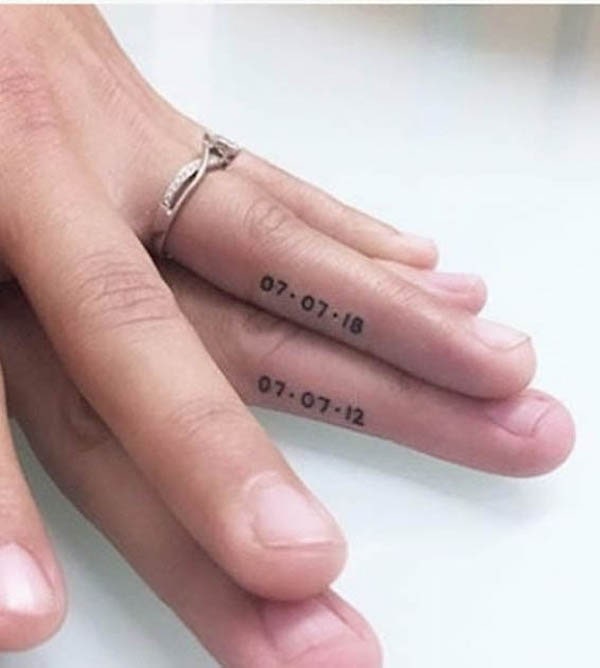 Tatuaggi con data sull'anulare di @shaadibag