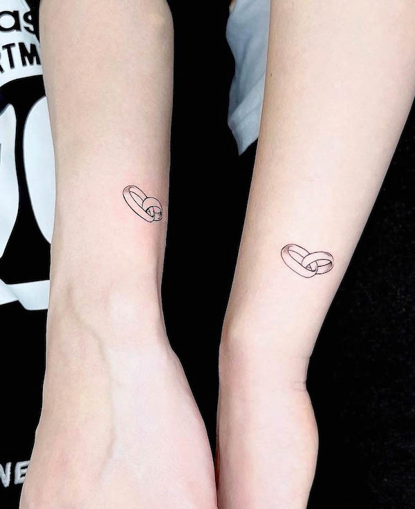 Tatuaggi con fedi nuziali di @tatuatore_insso