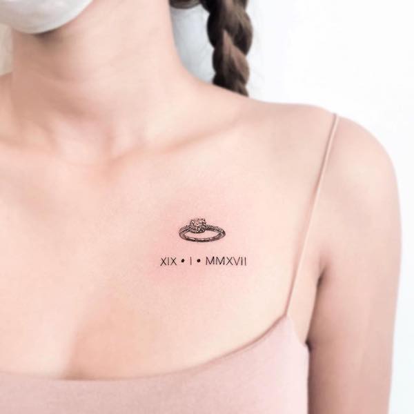 Simpatico tatuaggio con fede nuziale sul petto di @mood_bkk