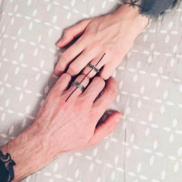 Tatuaggi ad anulare semplici e a linea singola collegati di @e_bathory