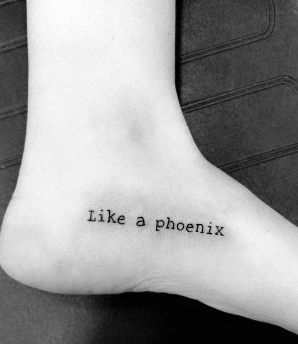 Come una fenice - tatuaggio del piede di @unexpected_tattoo