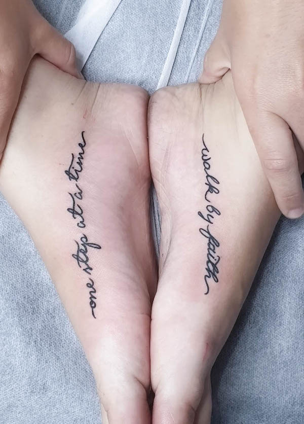 Tatuaggi con citazioni ispirate e abbinate di @belle_tattooist