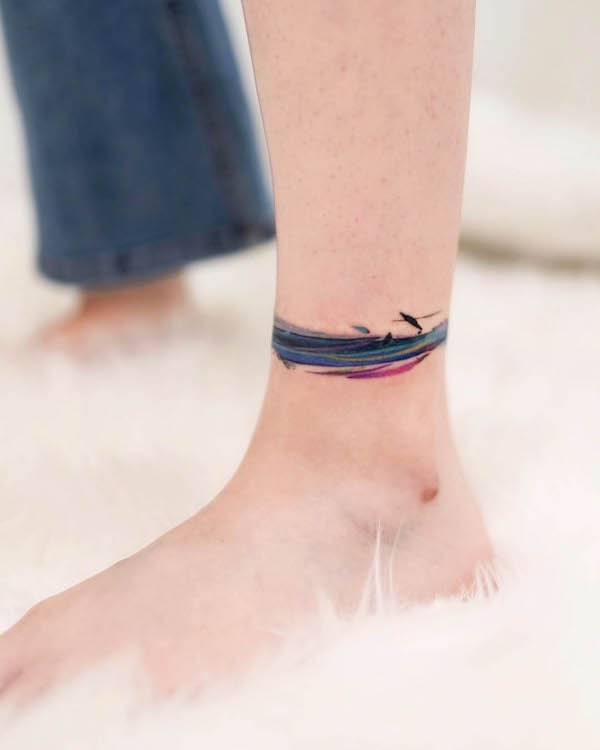 Tatuaggio cavigliera Brushstroke di @9room_tattoo