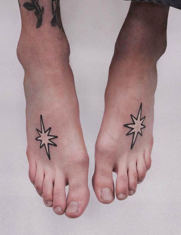 Tatuaggi Splash abbinati ai piedi di @flowersforyourhead