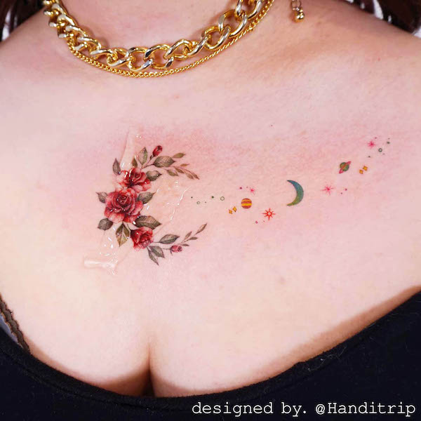 Tatuaggio floreale sul petto di @handitrip