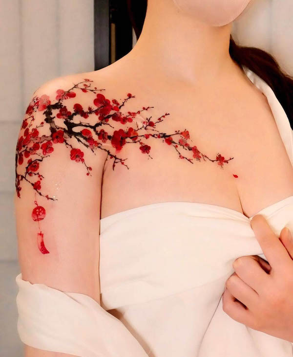 Fiori di prugna mozzafiato di @seolheetattoo