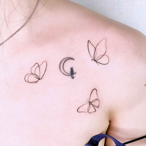 Farfalle minimaliste sul petto di @zitae_tattooer