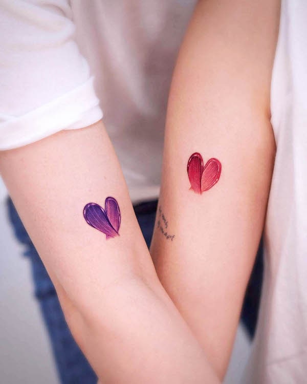 Tatuaggi artistici a cuore abbinati di @o.ri_tattoo
