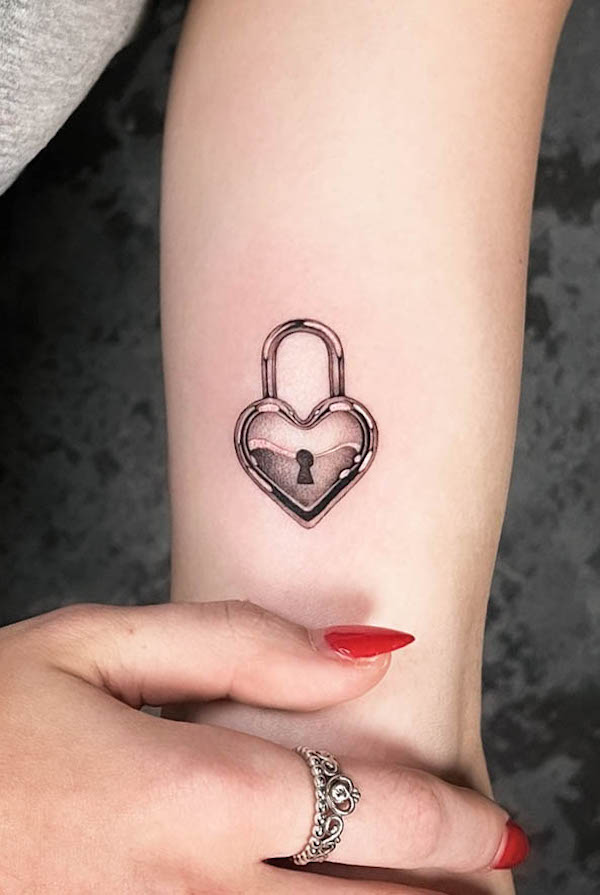 Tatuaggio Key to the heart di @nicotattoo.nyc