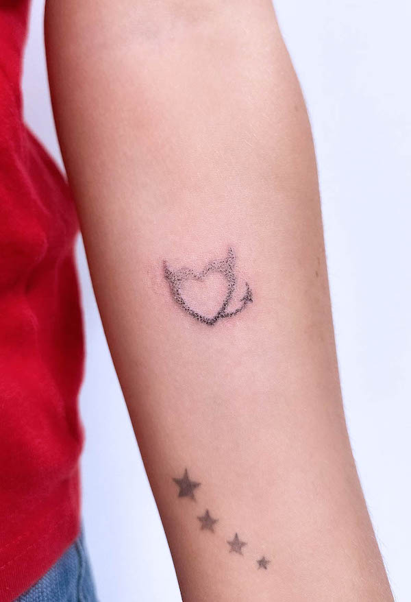 Tatuaggio con cuore del diavolo di @elises_pokedpieces