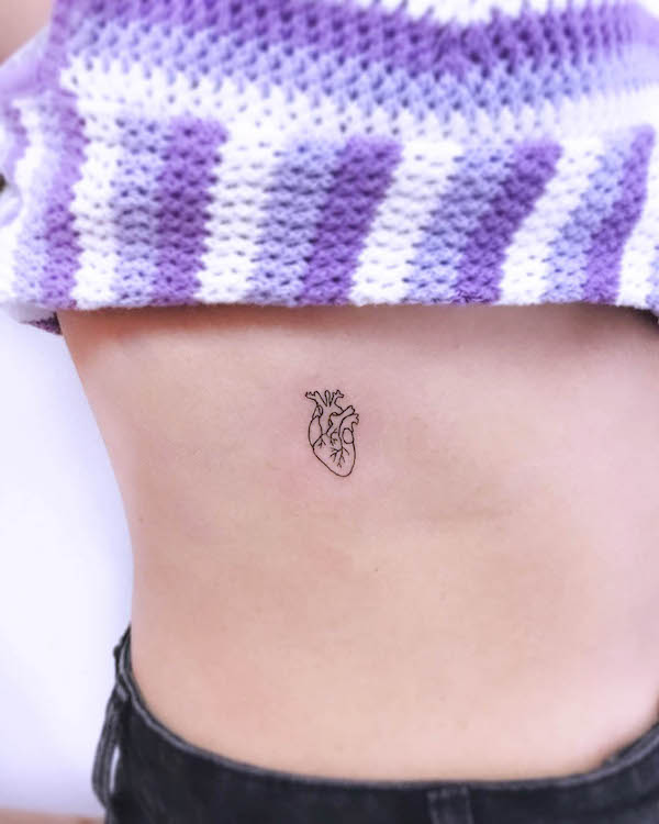 Tatuaggio con cuore anatomico di @franmuav