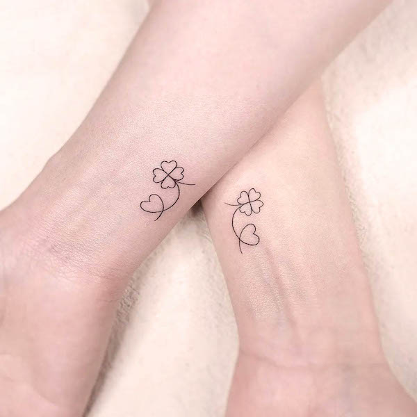 Tatuaggi con trifoglio e cuore abbinati di @gorae_tattoo
