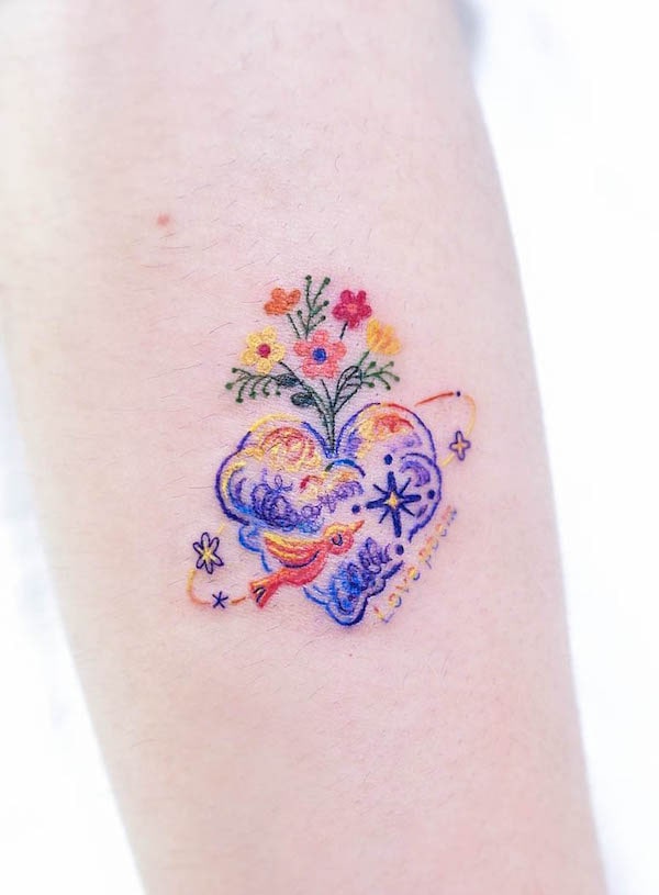Tatuaggio con cuore floreale di @second.pin