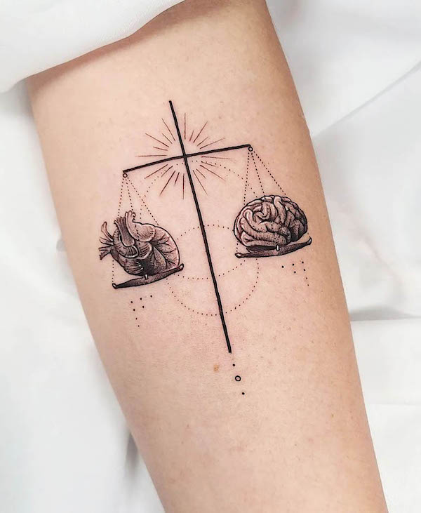 Tatuaggio con cervello e cuore di @evild4n