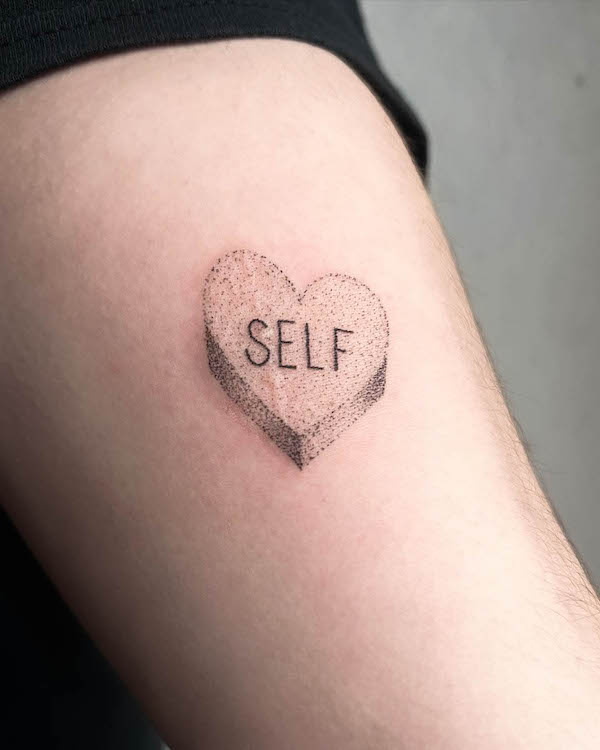 Tatuaggio sull'amore di sé di @vicknpoke