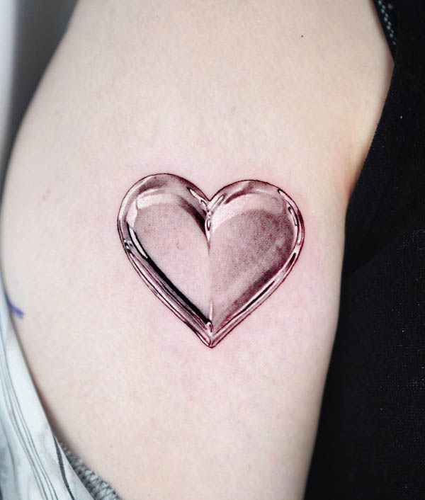 Tatuaggio con cuore di vetro di @tattooist_bae