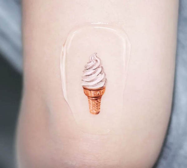 Tatuaggio con gelato di @eins_tattooer