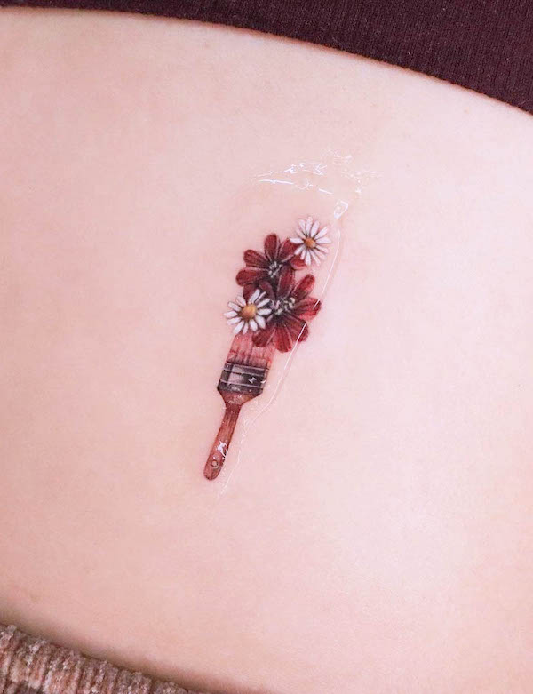 Un simpatico pennello tatuato da @yanyee_tattoo