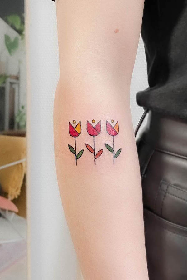 Fiori semplici sul braccio di @lisa.mimoza