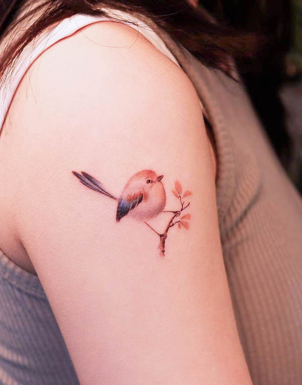 Adorabile uccello realistico tatuato da @noul_tattoo