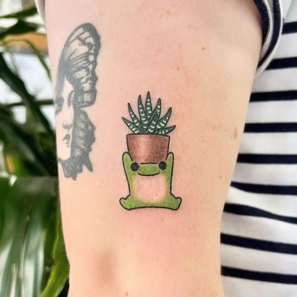 Tatuaggio con rana e succulente di @buoythefishlover