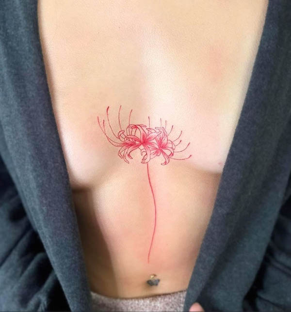 Tatuaggio di ragno rosso con giglio sotto il seno di @asheryy07