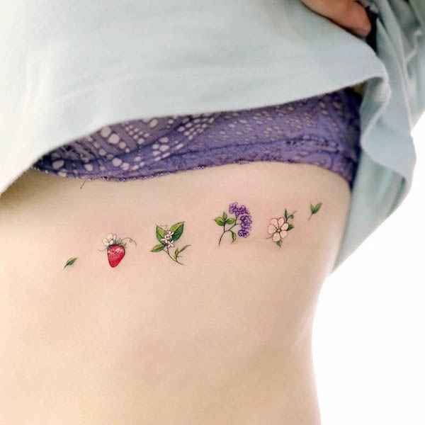 Piccolo giardino fiorito sotto la tetta di @vane.tattoo