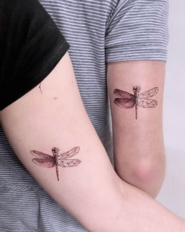 Bellissimi tatuaggi di sorelle di @blancart.vic