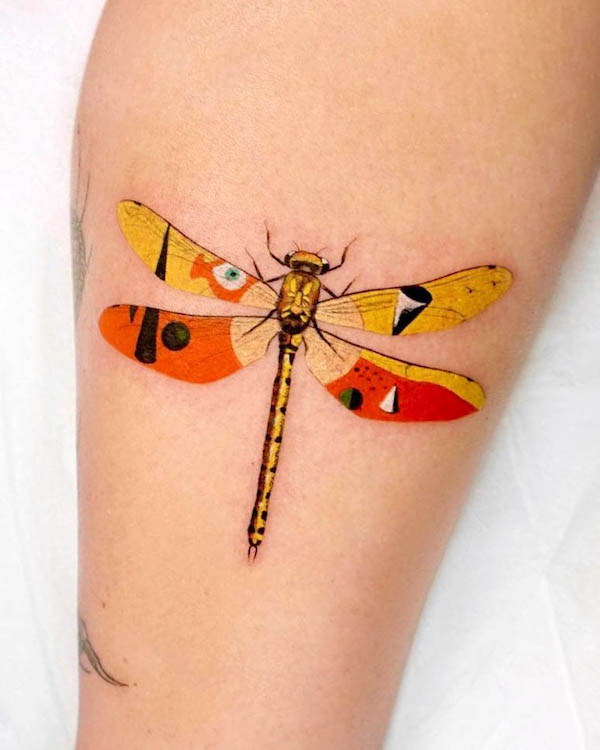 Il tatuaggio della libellula di Joan Miró di @caotida