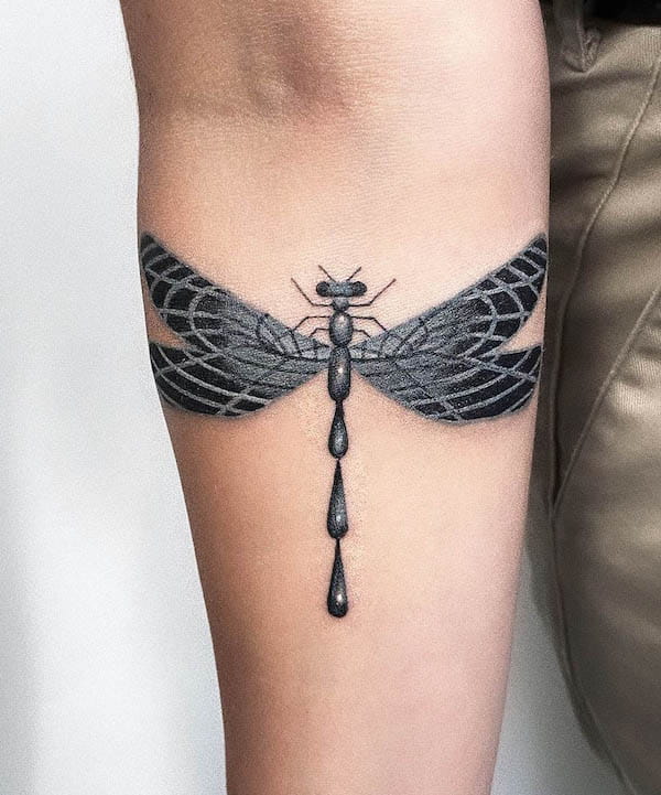 Tatuaggio Dripping dragonfly di @thedavidcote