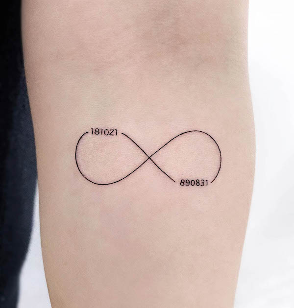 tatuaggio numero infinito di @simbar_tattoo