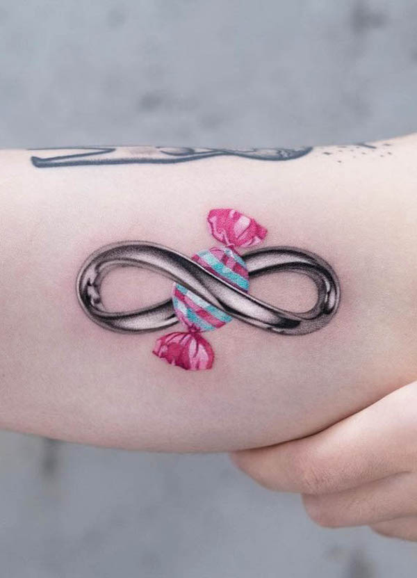 Tatuaggio Candy e infinito di @inkflow_akiwong