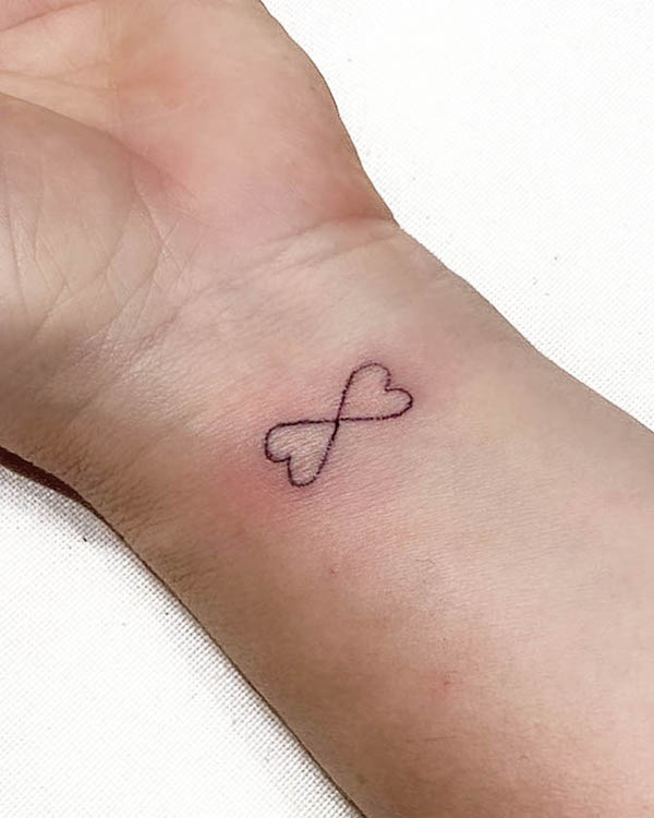 tatuaggio infinity bird di @mr.jones_.tattoo