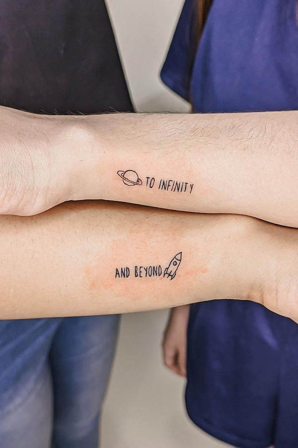 Tatuaggio Infinity di @lano.ink