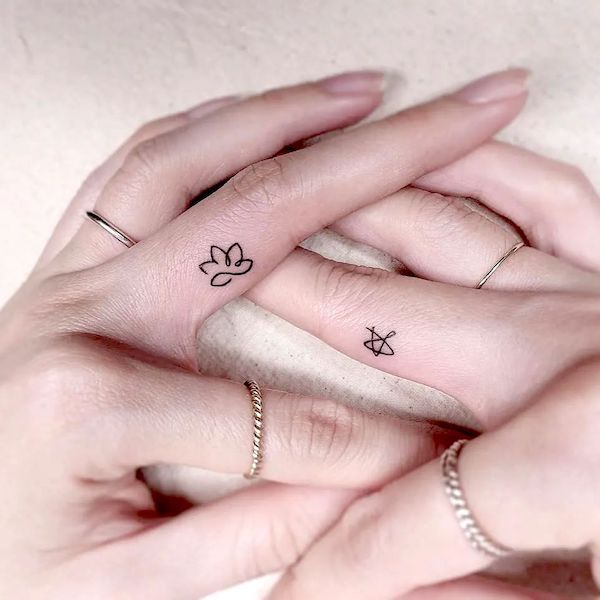 Piccolo tatuaggio a forma di loto di @gorae_tattoo