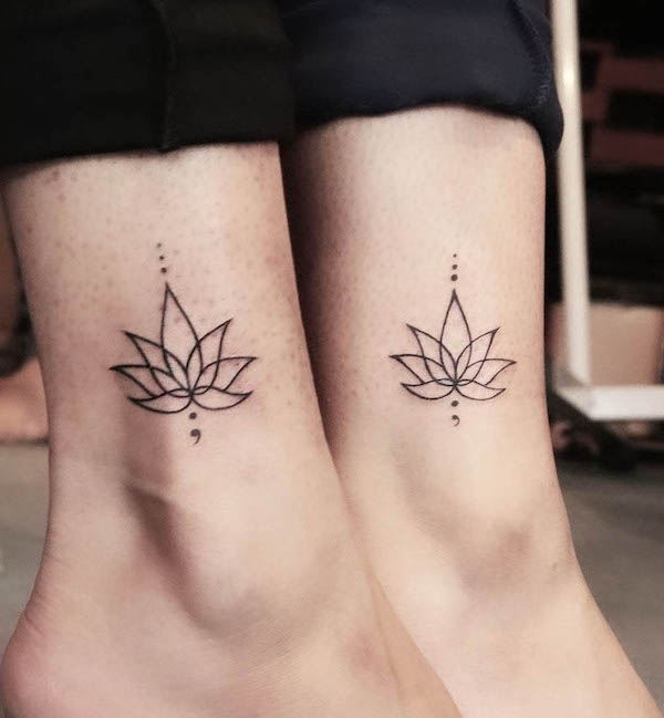 Piccolo loto tatuato da @adventure_tattoo_ahmedabad