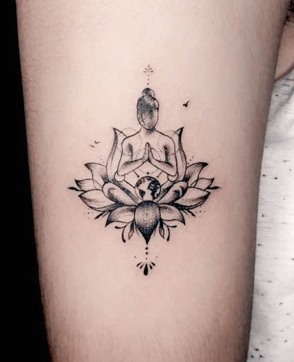 Tatuaggio con Buddha e loto di @exoticink.tattoostudio