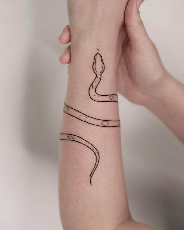 Semplice bracciale a serpente di @harmony.ttt
