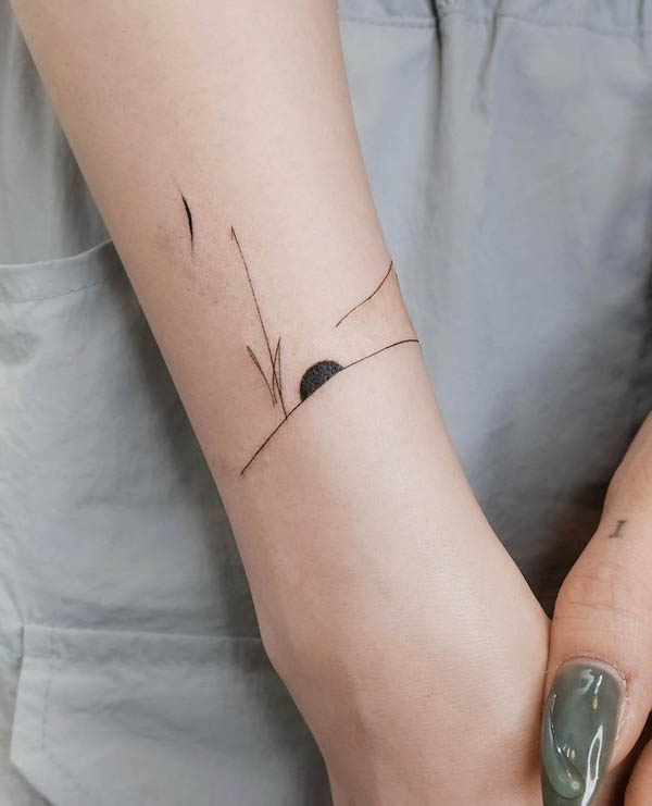 Tatuaggio astratto dell'alba di @tattooist_today_do
