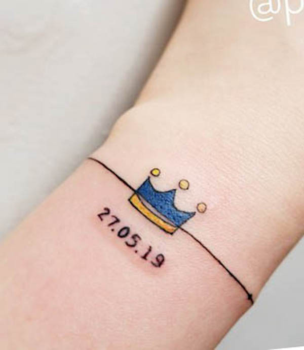 Tatuaggio del braccialetto con data di nascita di @paintedsister