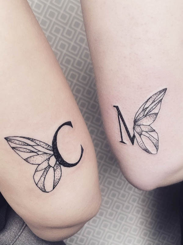 Tatuaggi creativi per sorelle di @hold_the_line_tattoo
