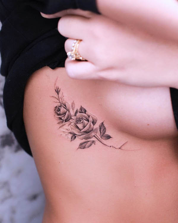 Tatuaggio con rosa nera e grigia da @bryan.gee_