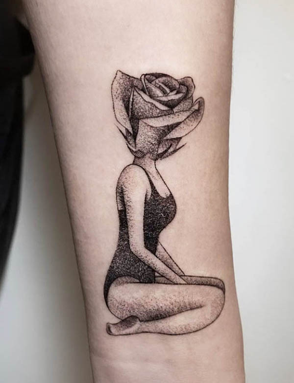 Tatuaggio di concetto di ragazza rosa di @wesst_tattoo
