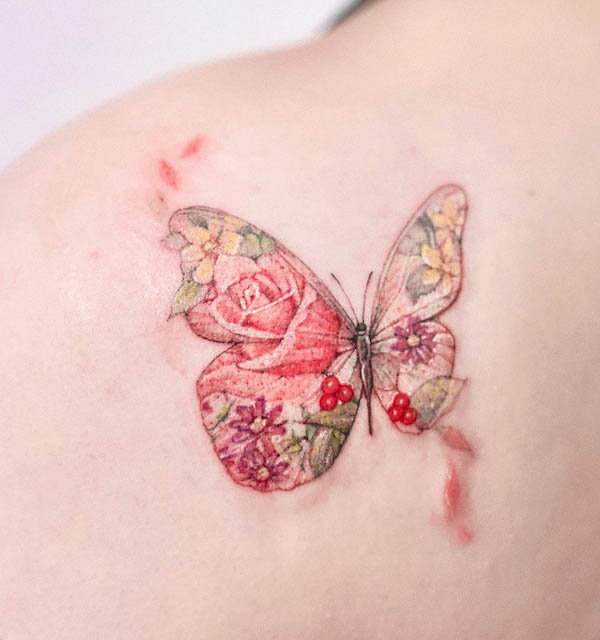 Farfalla a motivi floreali di @vandal_tattoo