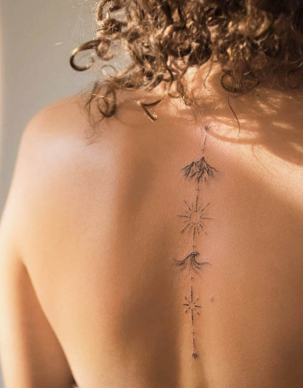 Bellissimo tatuaggio della colonna vertebrale con simboli di @viktoria__tattooart
