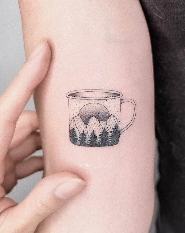 Montagne in tazza tatuaggio di @inkedwithco