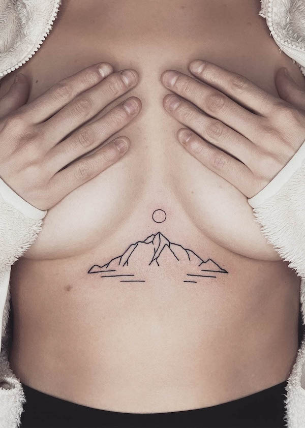 Tatuaggio dell'alba tra le tette di @true_affection_pokes